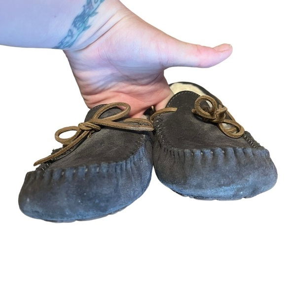 Ugg Dakota women’s gray pewter leather shearling lined slipper - Picture 5 of 9